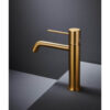 grifo-monomando-para-lavabo-con-cartucho-de-25-mm-fabricado-en-laton-con-acabado-oro-cepillado-monza-imex (1)