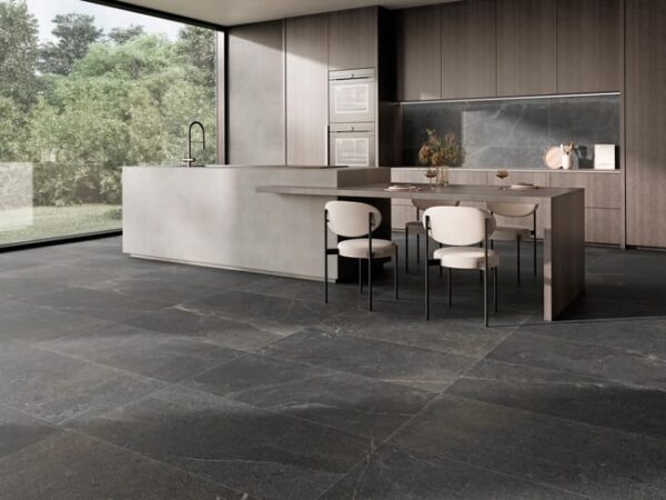 IBLEI BLACK