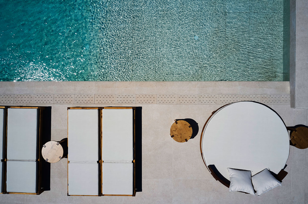 Iria-Blue-Hotel_Mykonos_Savoy_Desert_IN_OUT_60x120_BPCR_RJ25_Tropic_Aguamarina_14.7×14-78